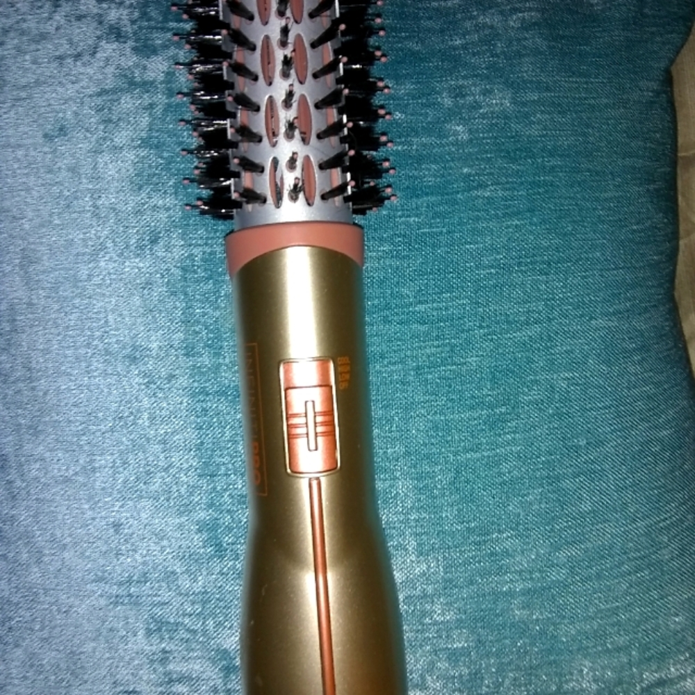 INFINITY PRO CONAIR FRIZZ FREE BLOW OUT BRUSH 🦋